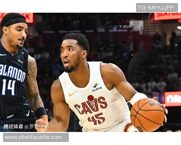 米切尔短暂出战18分钟表现平平贡献7分1板2助2断展现潜力